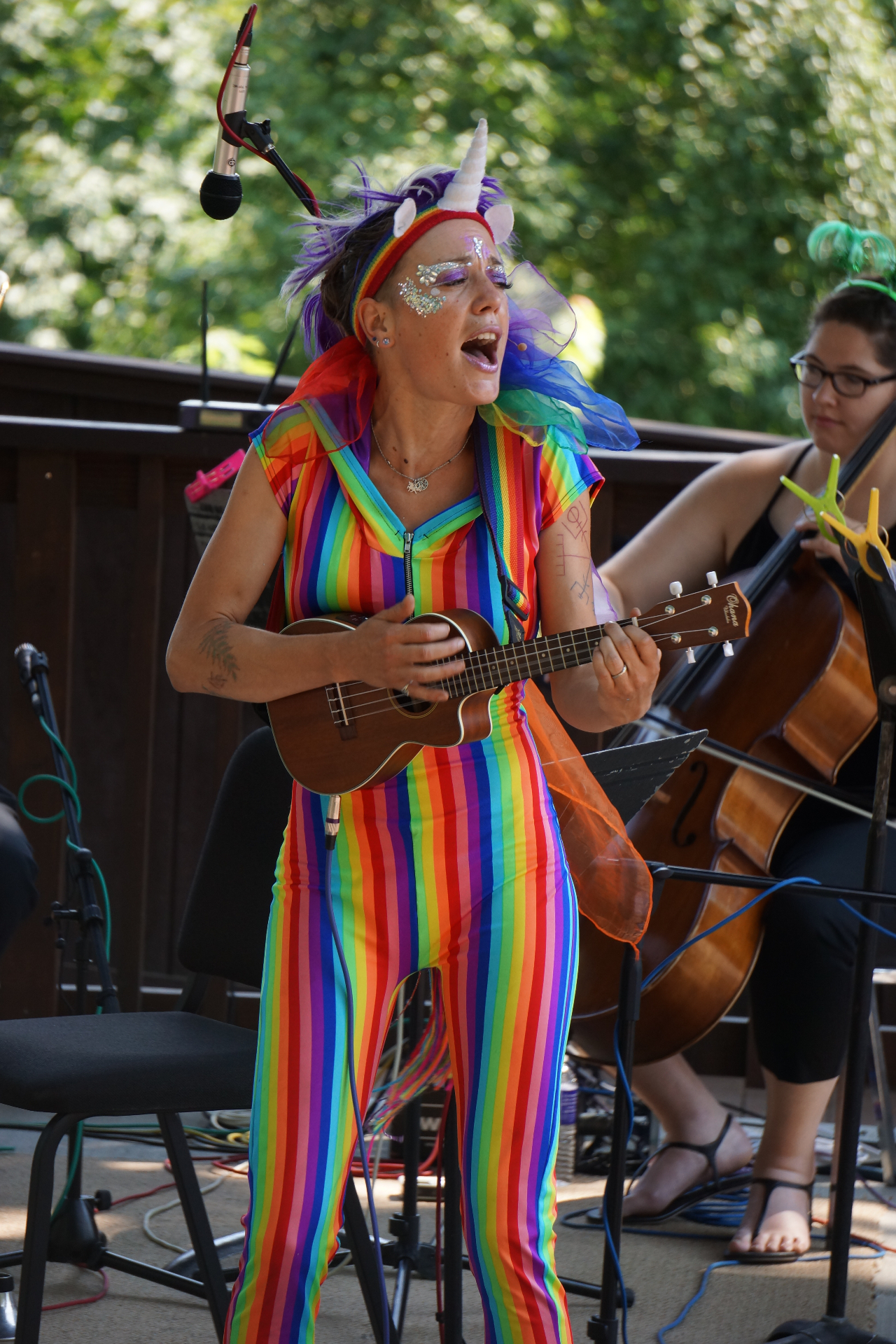 Jenifer as JenUwin singing and playing ukulele during The Land of Colors