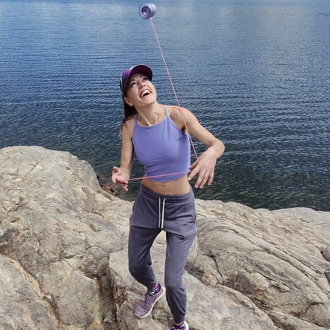 Jen Joy performing — moment 4
